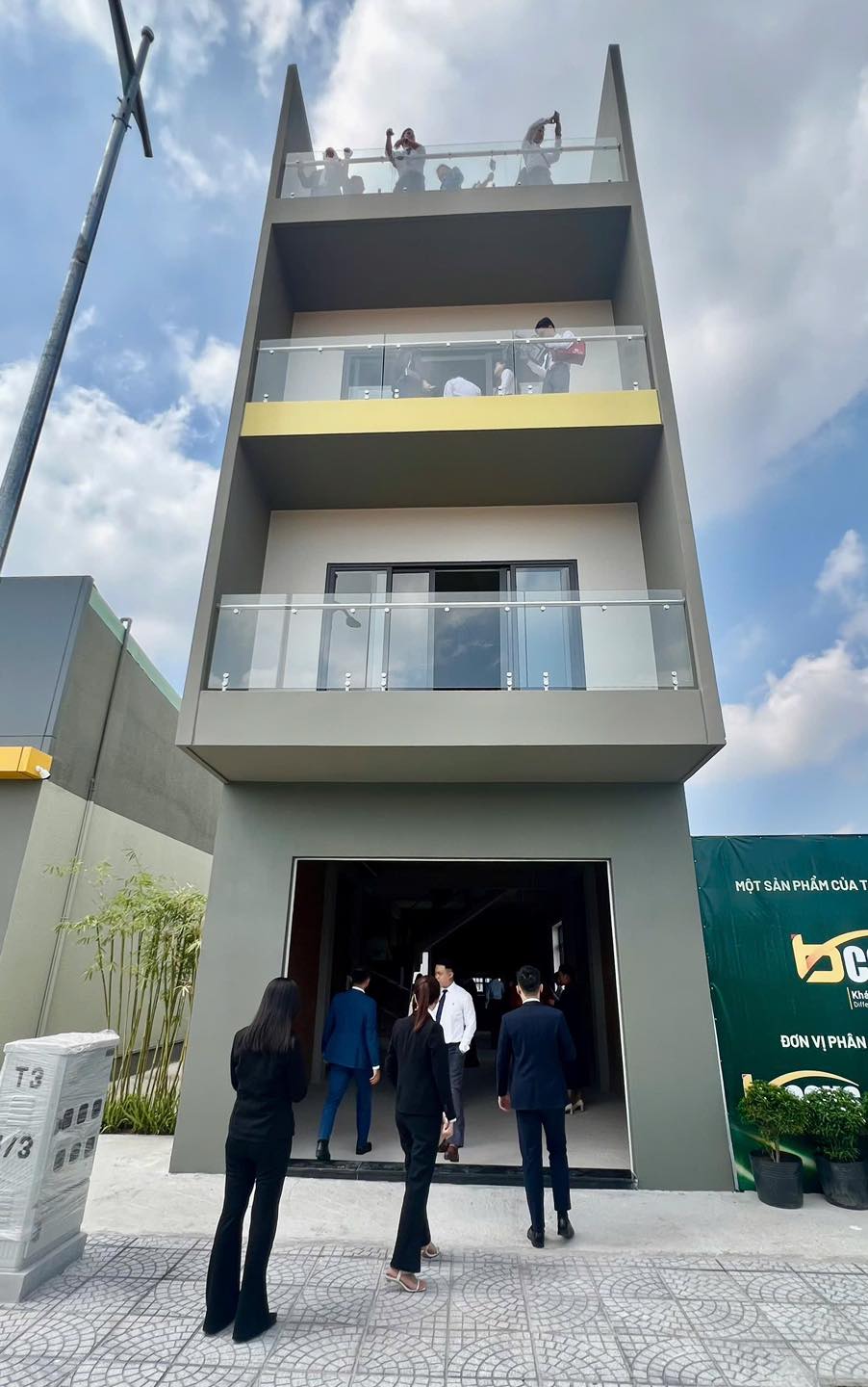 Nhà phố Bcons City Life thiết kế 1 trệt 2 lầu hiện đại tại Tân Uyên